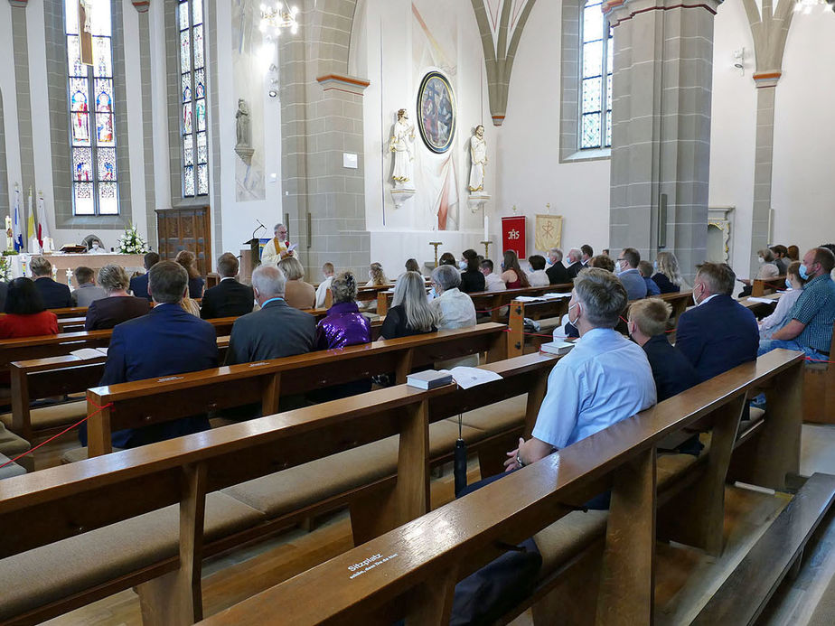 Feier der 1. Heiligen Kommunion in Sankt Crescentius (Foto: Karl-Franz Thiede)